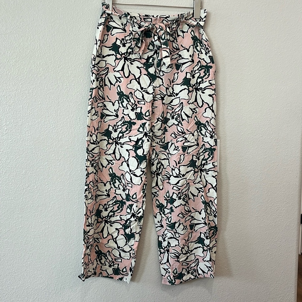 Banana Republic sz 2 flowy summer crop pant (right above ankle). With pockets